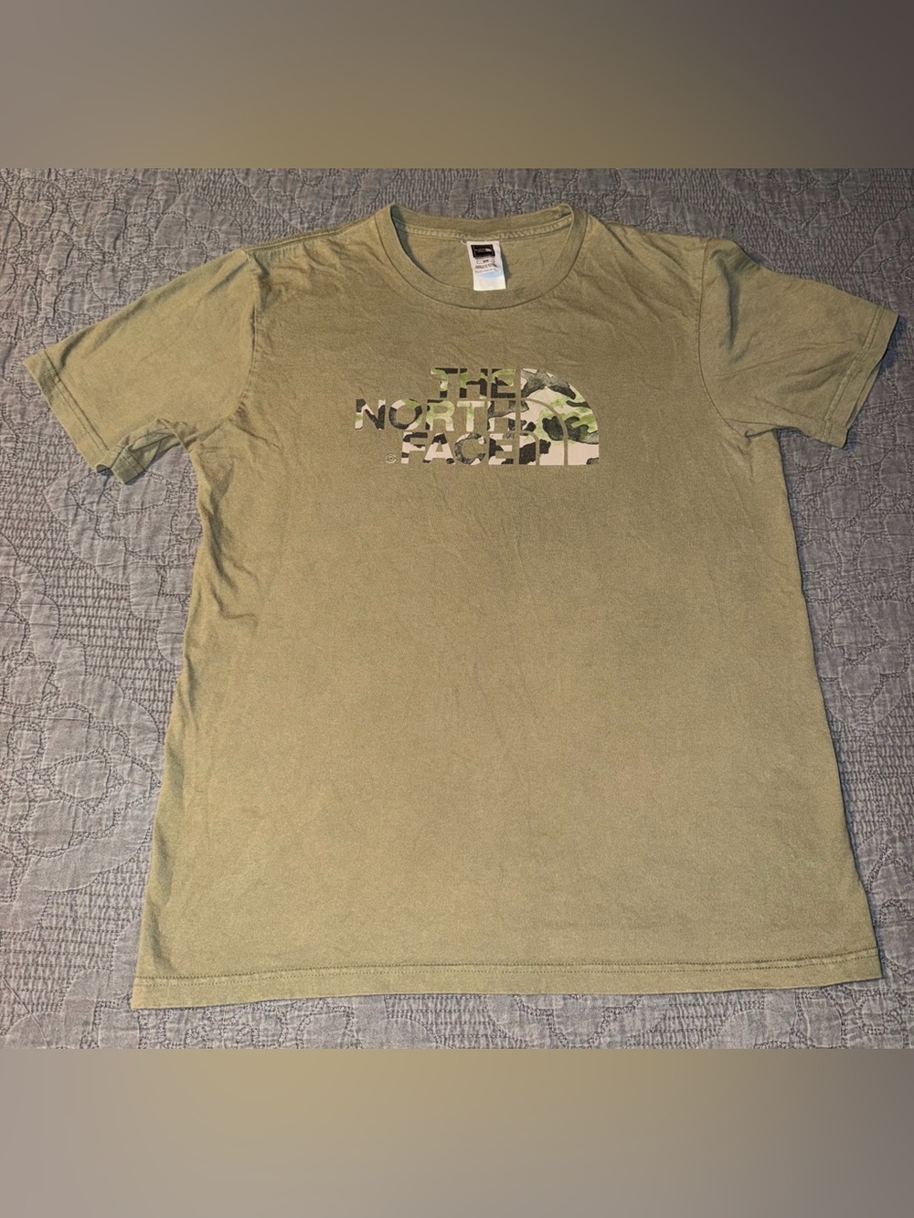 The North Face Water Camo Logo T-Shirt Short-Sleeve Olive Green Men’s Size-M